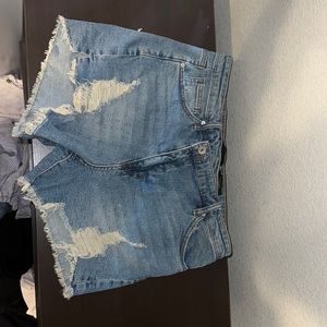 Lightly used kendell + Kylie jean short